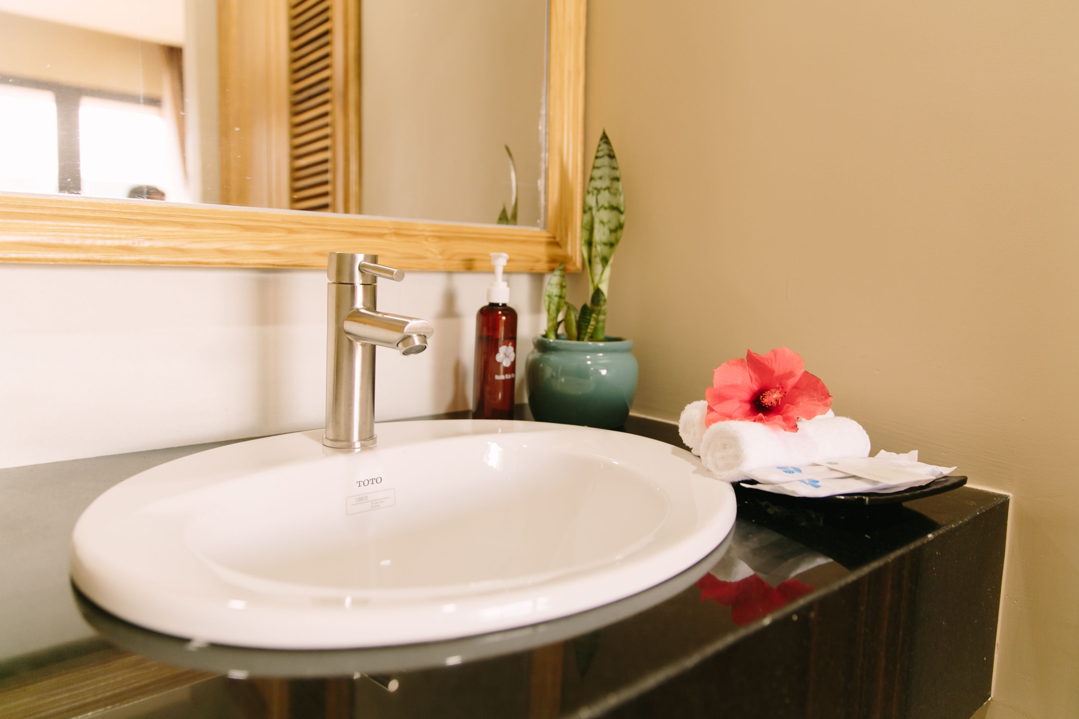 deluxe twin room, balcony | bathroom sink