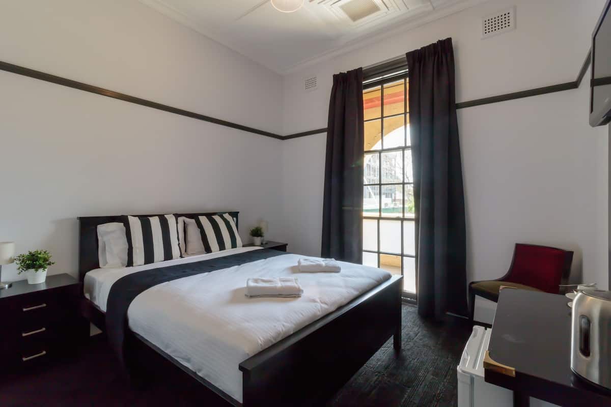 Zimmer, 1 Queen-Bett | Minibar, kostenloses WLAN, Bettwäsche