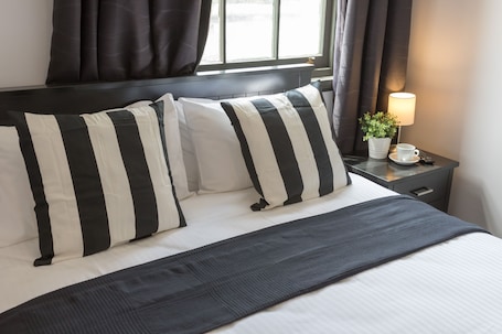 Minibar, free WiFi, bed sheets