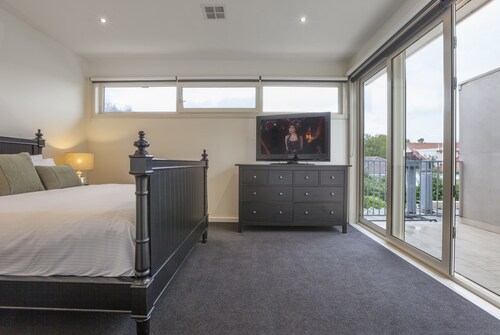 BOUTIQUE STAYS - Elwood Hideaway
