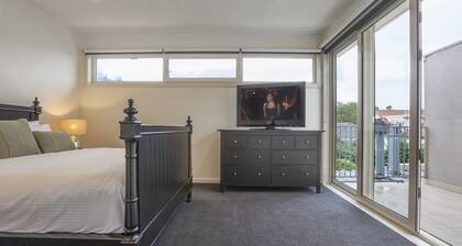 BOUTIQUE STAYS - Elwood Hideaway