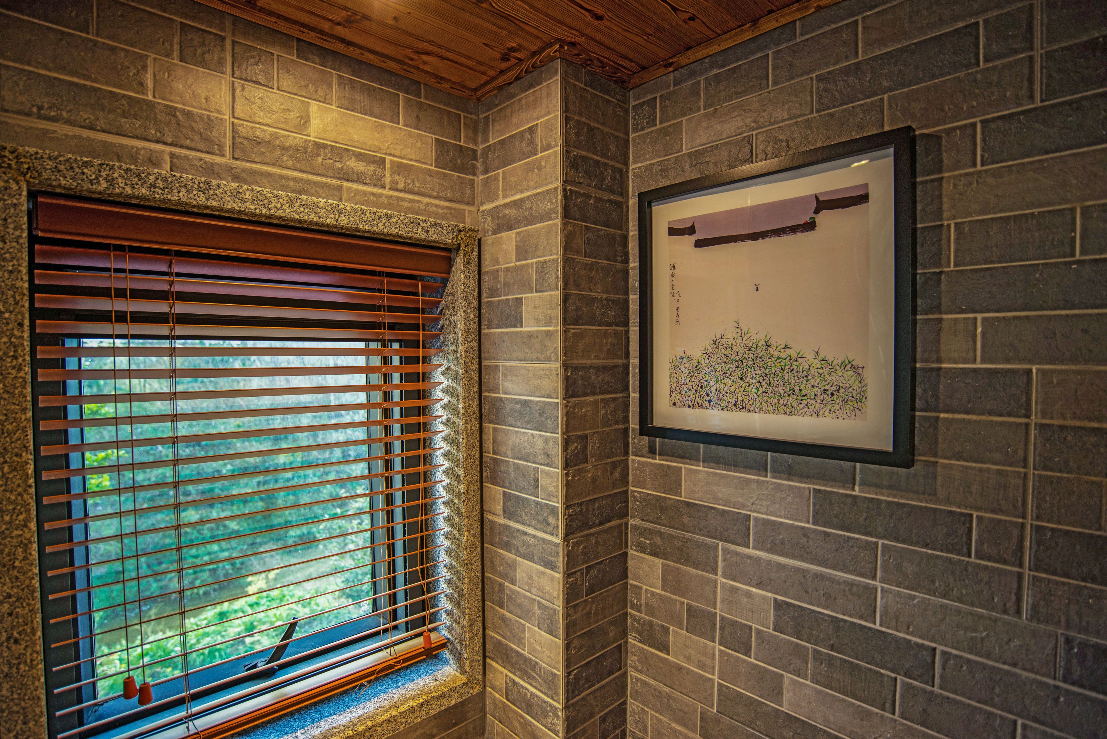 deluxe twin room-stay 2 nights and above can free pick up guilin train station | bathroom | shower, hydromassage showerhead, designer toiletries, hair dryer