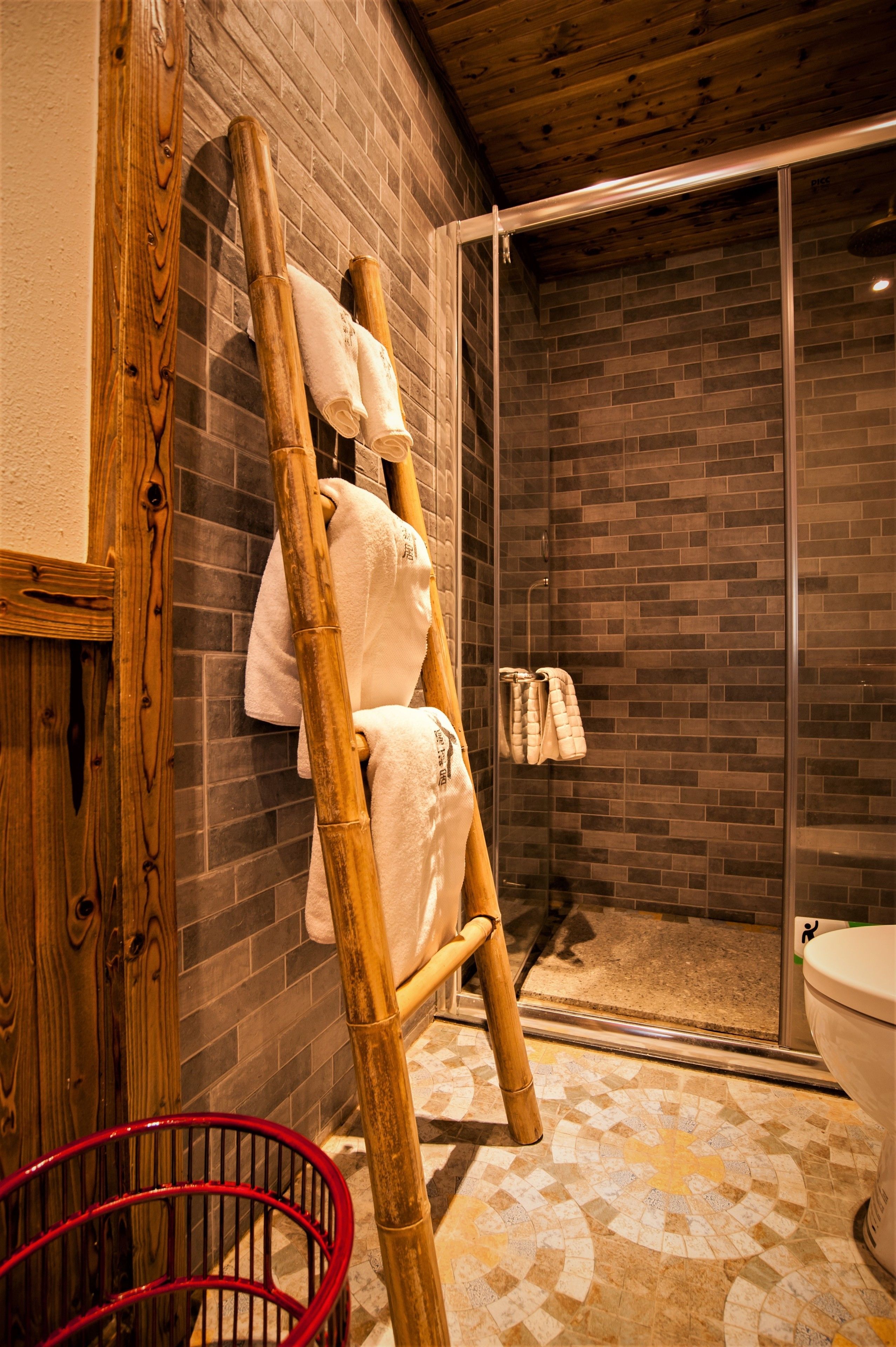 pastoral landscape double room | bathroom | shower, hydromassage showerhead, designer toiletries, hair dryer