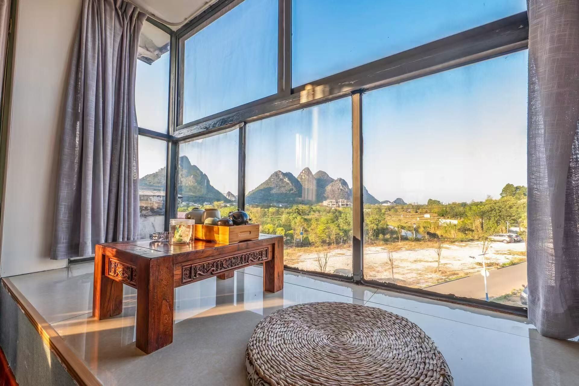 豪華大床房-連住2晚及以上可免費接桂林高鐵站 | 高級寢具、羽絨被、記憶床墊、書桌