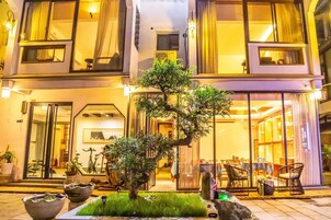 Premium bedding, down comforters, memory foam beds, desk