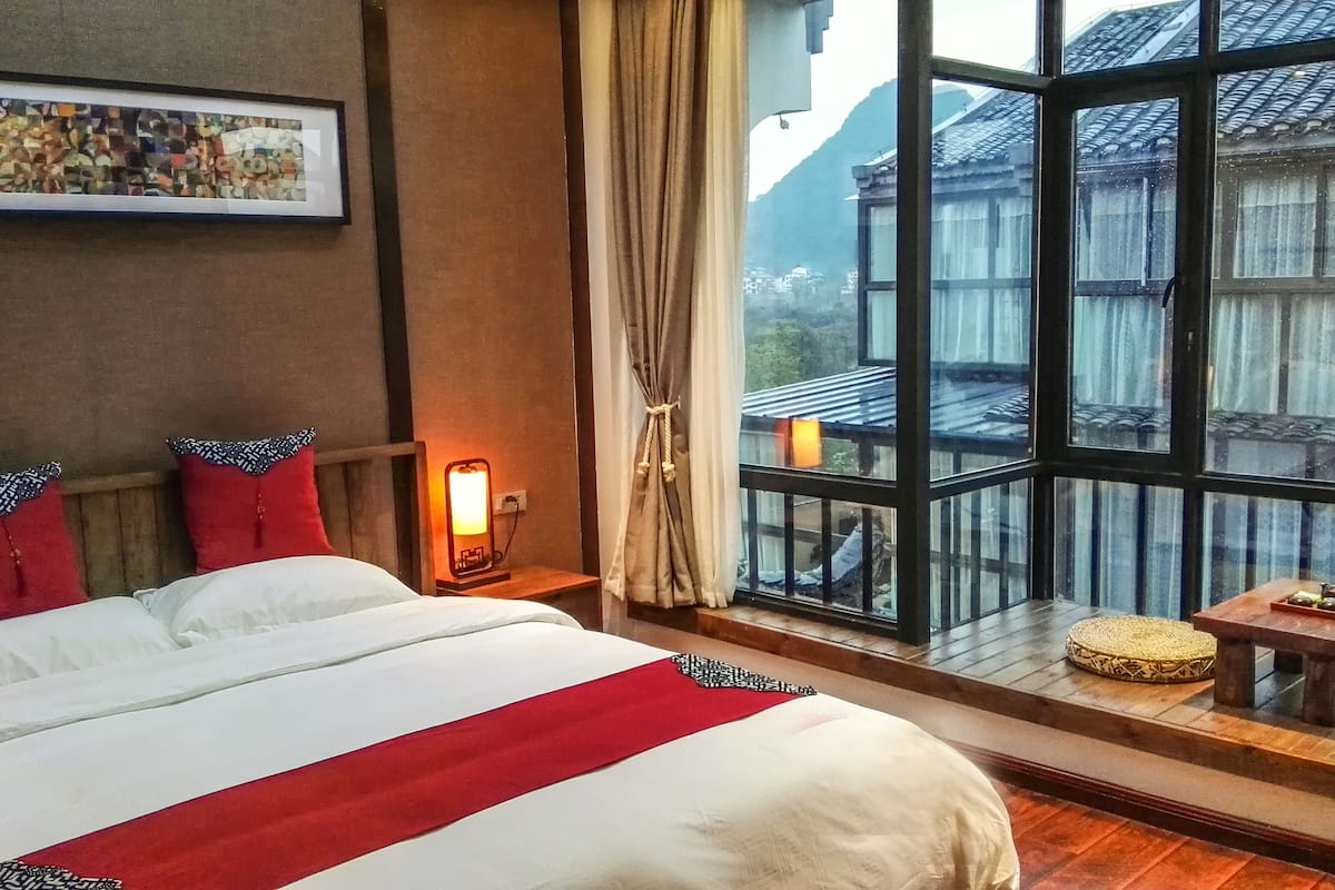 sky view double room -stay 2 nights and above can free pick up guilin train station | 1 bedroom, premium bedding, down duvets, memory-foam beds