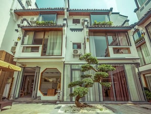 บ้านพักเอลีท | เครื่องนอนระดับพรีเมียม, ผ้านวมขนเป็ด, เตียงเมมโมรีโฟม, โต๊ะทำงาน