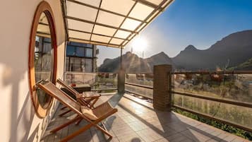 Premium bedding, down comforters, memory foam beds, desk