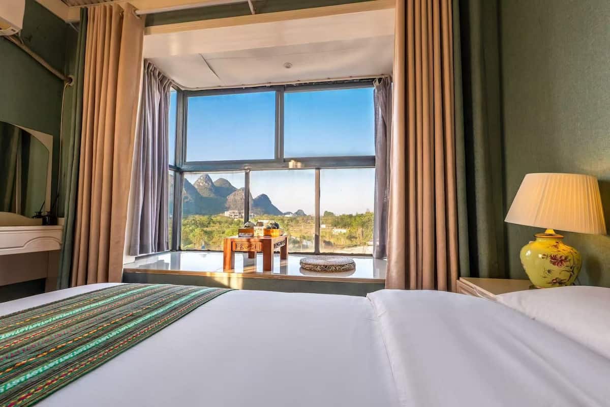 Double Room + 60 min Body massage-Stay 2 nights and above can free pick up Guilin train station