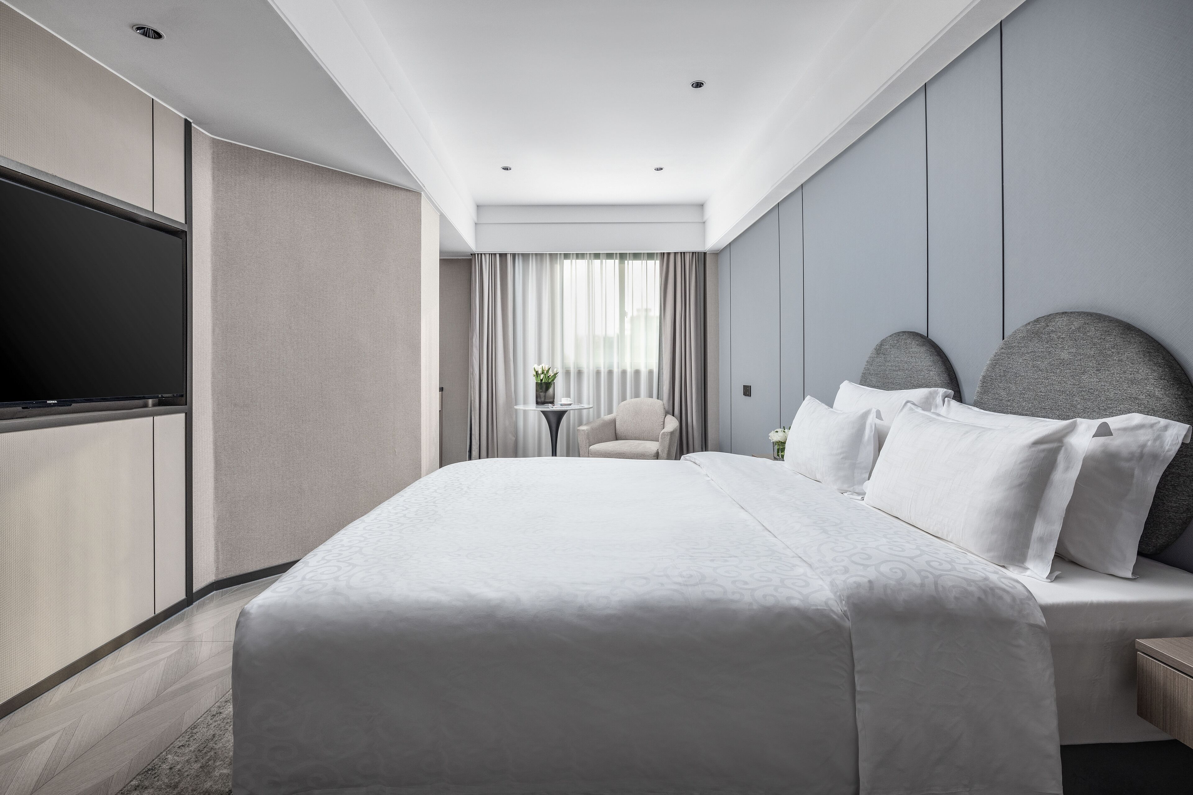 chess room | minibar, in-room safe, desk, soundproofing