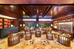 Bar (trong khuôn viên)