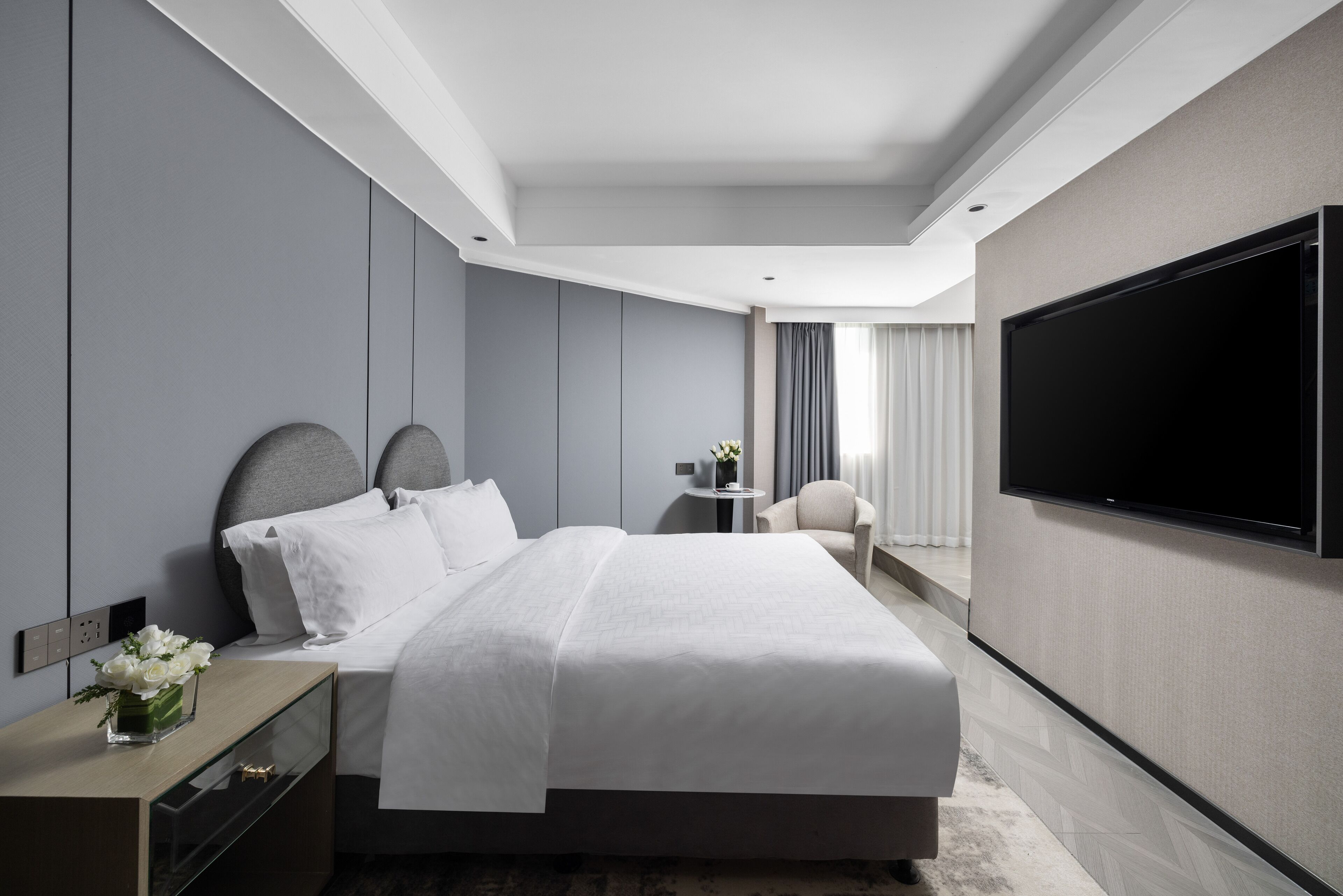 chess room | minibar, in-room safe, desk, soundproofing