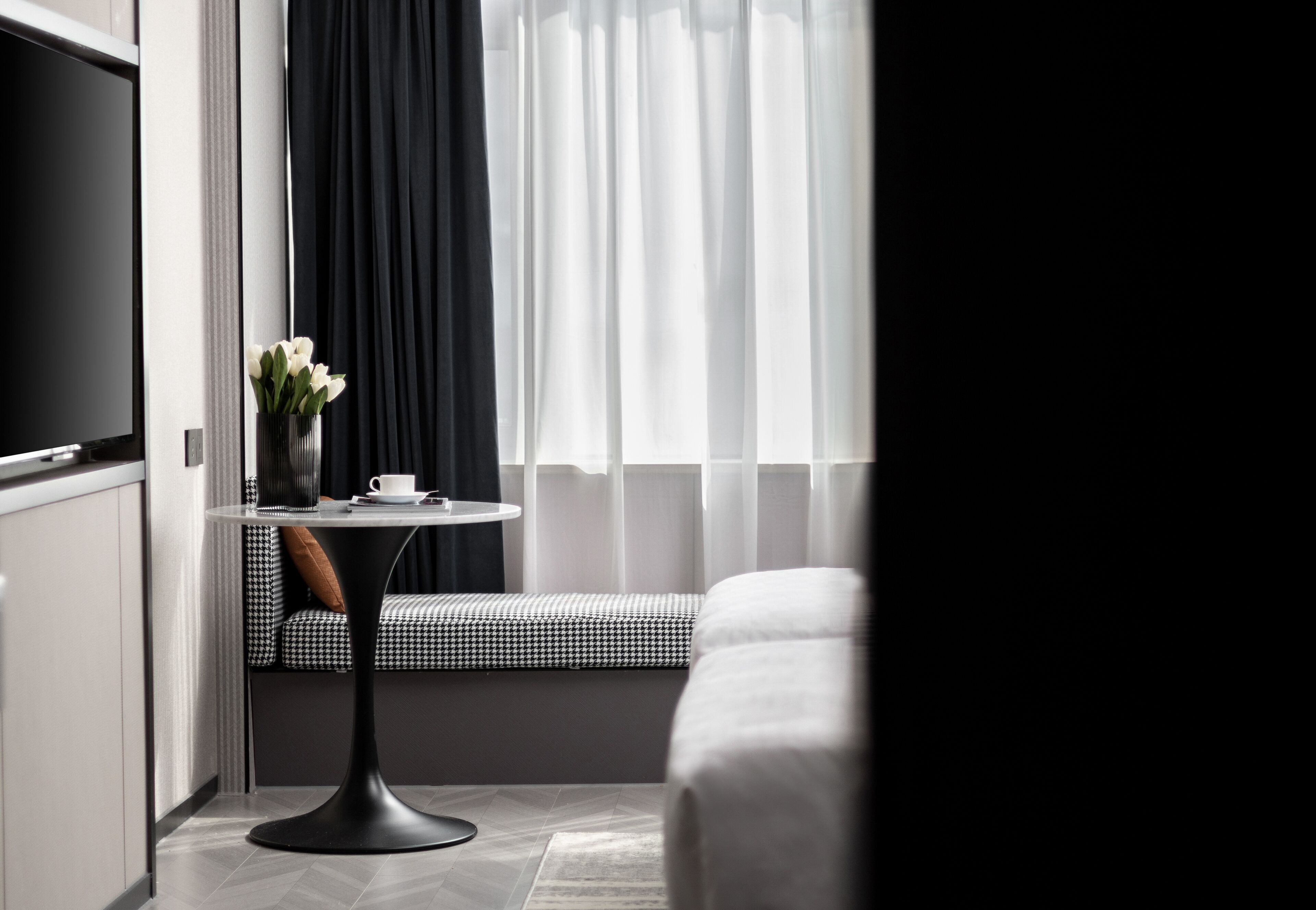 deluxe twin room | minibar, in-room safe, desk, soundproofing