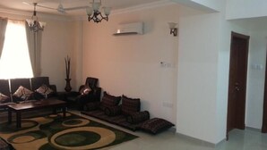 TV - Jarzez Hotel Apartments (Seeb)
