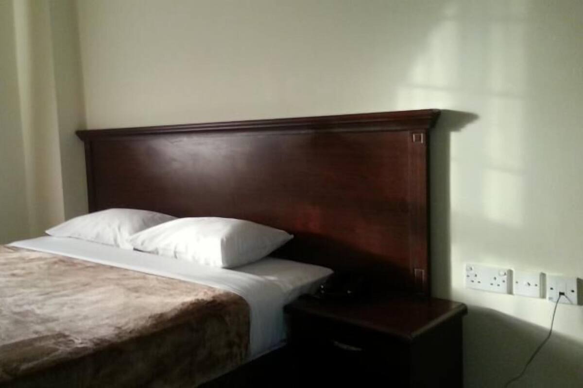 In-room safe, laptop workspace, blackout drapes, iron/ironing board