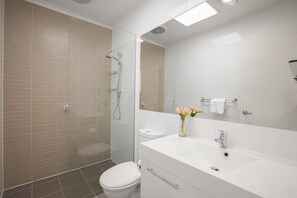 House, 3 Bedrooms | Bathroom | Shower, free toiletries, hair dryer, towels - BOUTIQUE STAYS - Melrose Terrace (North Melbourne)