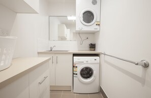 House, 3 Bedrooms | Room amenity