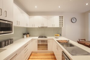 House, 3 Bedrooms | Private kitchen | Full-size fridge, microwave, oven, stovetop - BOUTIQUE STAYS - Melrose Terrace (North Melbourne)