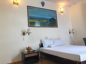 Minibar, Zimmersafe, Schreibtisch, kostenloses WLAN