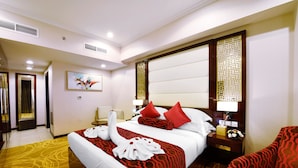 In-room safe, desk, laptop workspace, soundproofing - Pulse Al Jaddaf Hotel (Dubai)