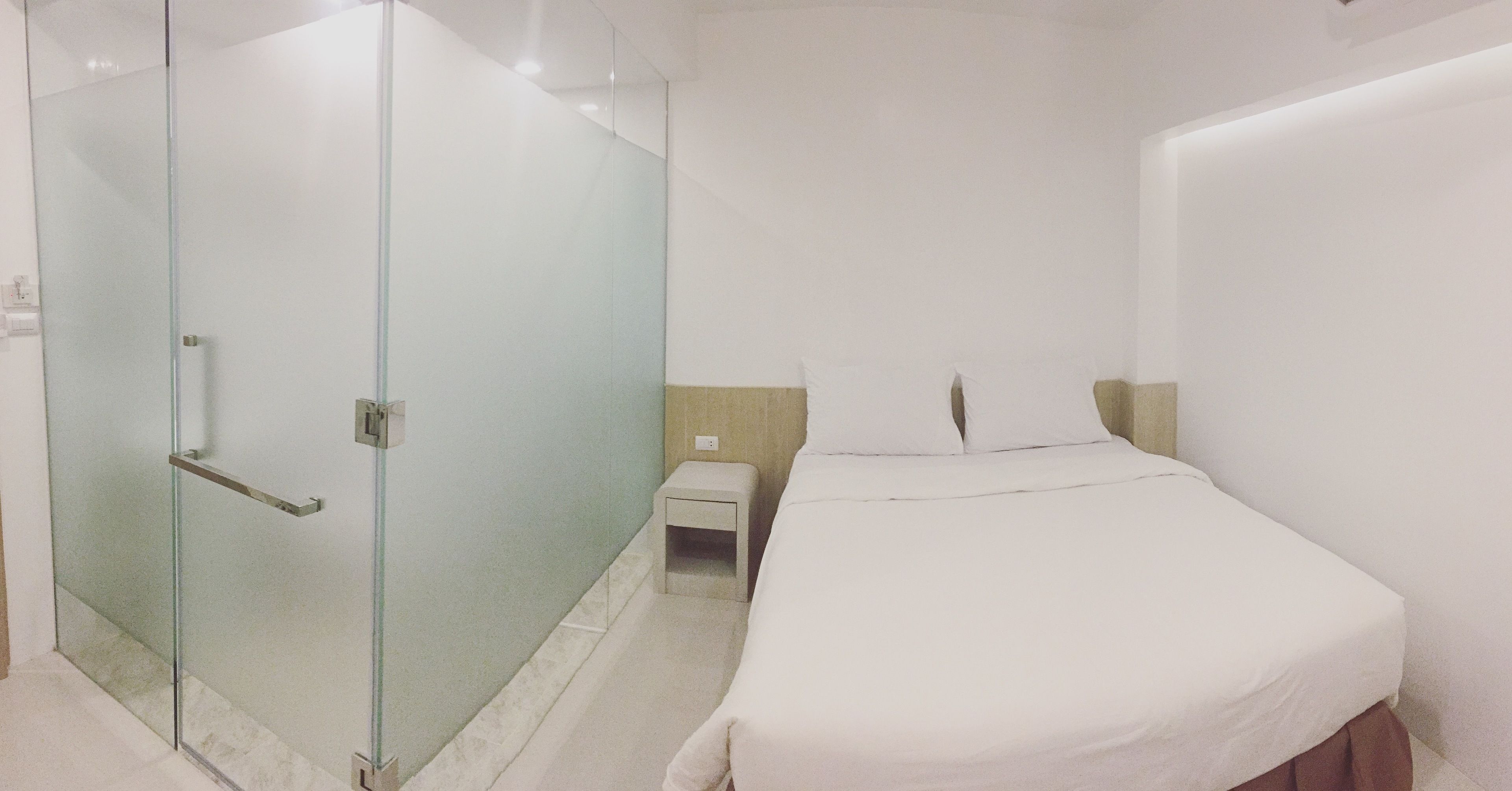 standard room, 1 queen bed | desk, iron/ironing board, free wifi