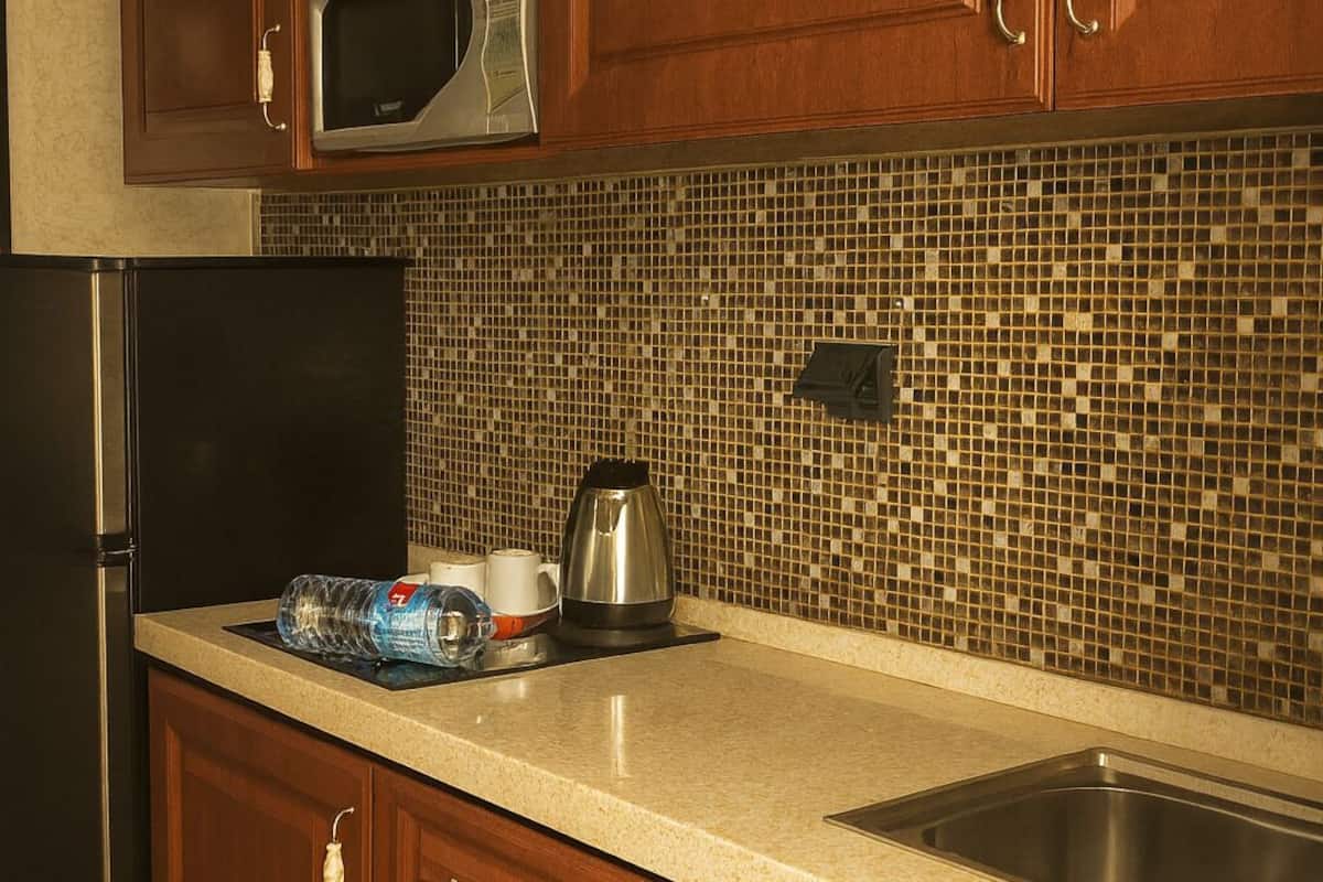 fridge, microwave, coffee/tea maker, electric kettle