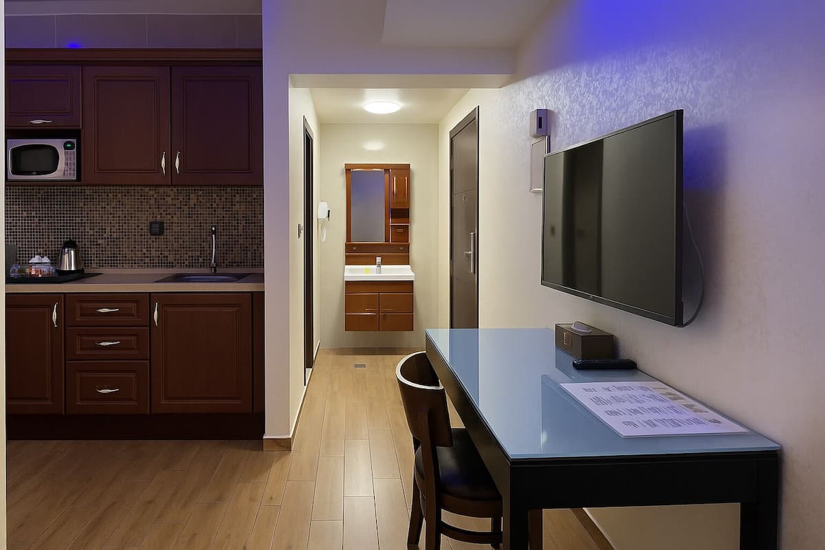 executive room | 1 bedroom, hypo-allergenic bedding, minibar, in-room safe