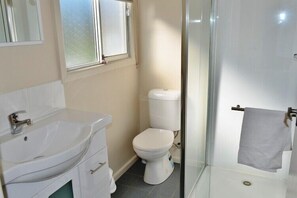 Cottage, 2 Bedrooms | Bathroom - Pebble Shack (Coles Bay)