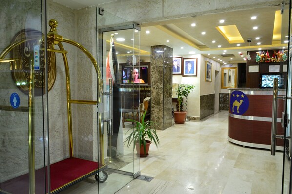 Check-in/check-out kiosk - Al Jamal Hotel Suite (Amman)