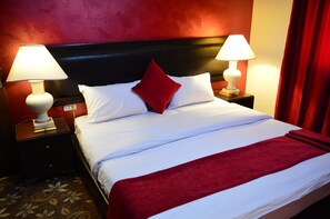 Apartment, 1 Bedroom | Free minibar, in-room safe, desk, blackout drapes - Al Jamal Hotel Suite (Amman)