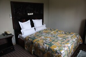 Standard Double Room | In-room safe, desk, blackout drapes, free WiFi - Hôtel Belavie (Bonaberi)