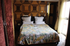 Suite | In-room safe, desk, blackout drapes, free WiFi