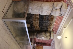 Interior detail - Hôtel Belavie (Bonaberi)