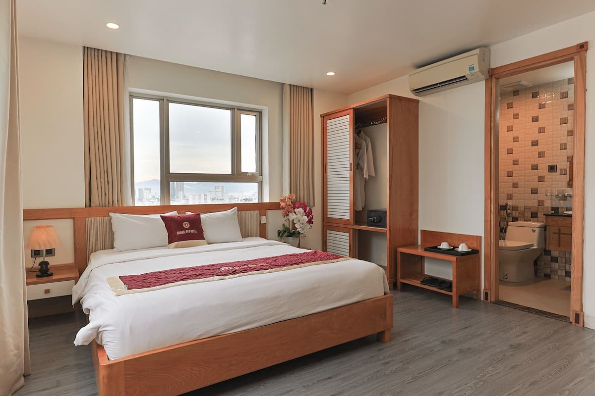 Double Room | 1 bedroom, premium bedding, minibar, in-room safe