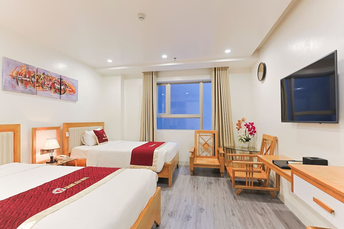 Twin Room | 1 bedroom, premium bedding, minibar, in-room safe