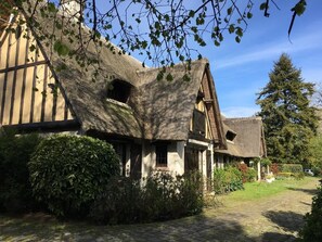 Front of property - L'Ile Normande (Hardencourt-Cocherel)