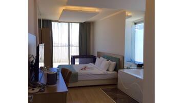 Minibar, in-room safe, free WiFi