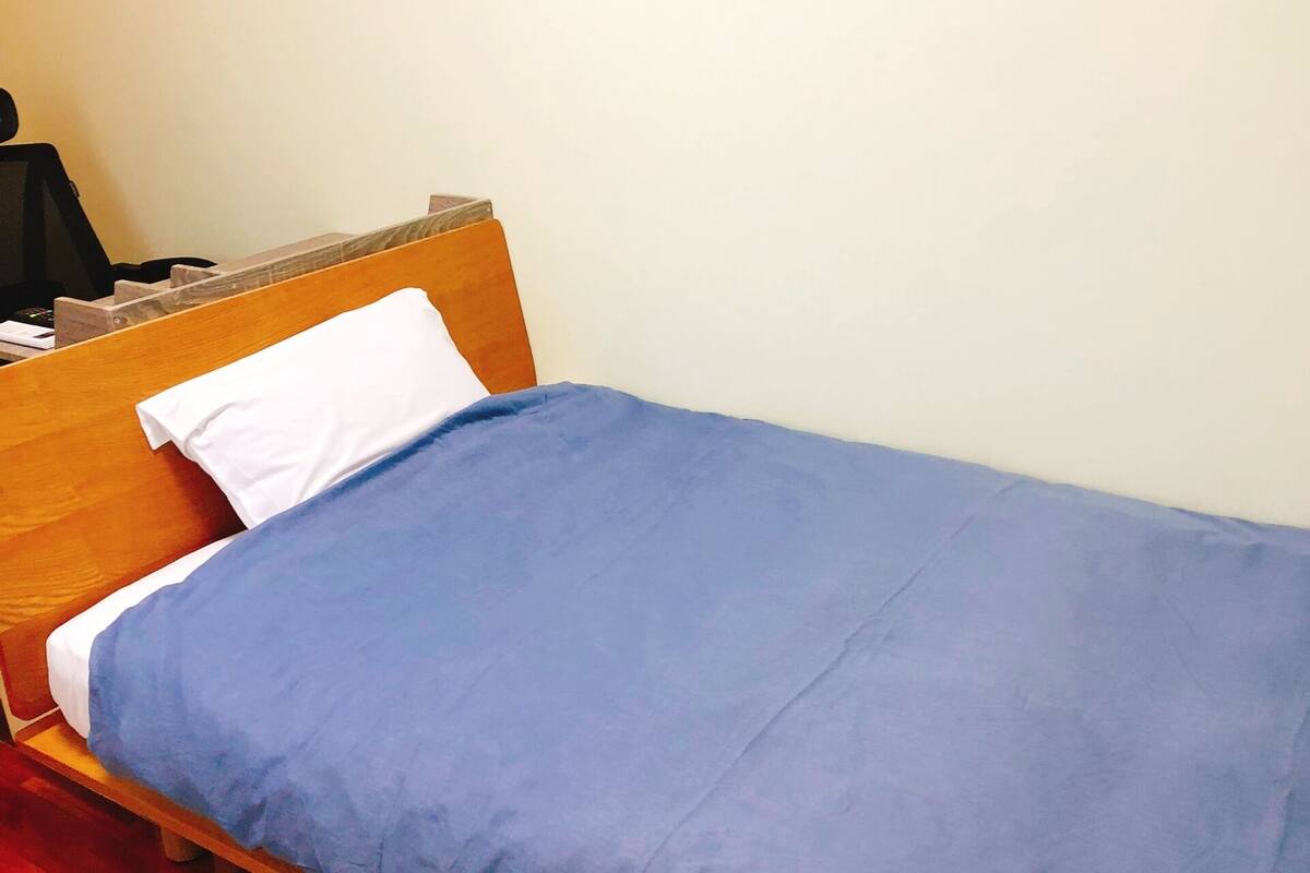 single room | iron/ironing board, bed sheets