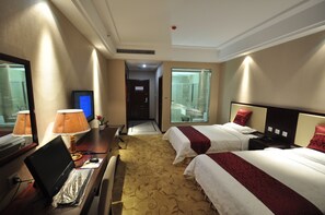 Quarto duplo standard | Cortinas blackout, ferros/tábuas de passar roupa, Wi-Fi de cortesia