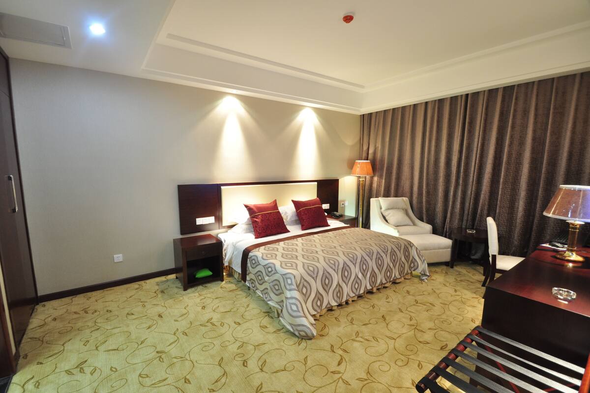 Cortinas blackout, tabla de planchar con plancha y wifi gratis
