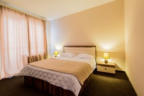 Habitació doble estàndard | Caixa forta a l'habitació, escriptori i habitacions insonoritzades 