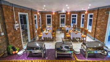 Breakfast, lunch, dinner served; local and international cuisine
