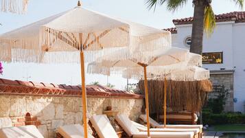 Outdoor pool, pool umbrellas, sun loungers