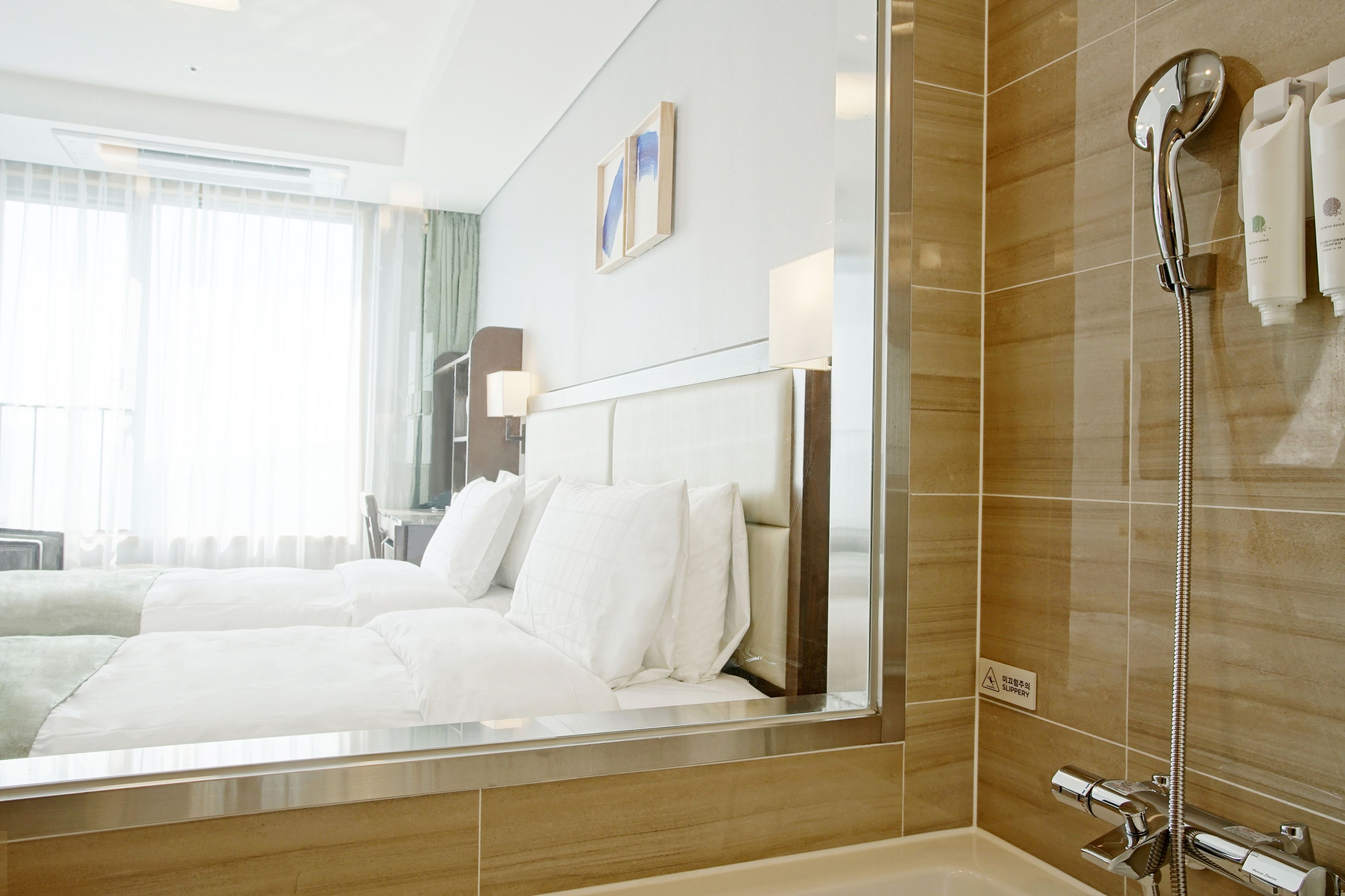 combined shower/bathtub, hair dryer, bathrobes, slippers