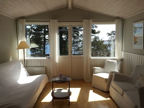 Deluxe-Ferienhaus, 1 Schlafzimmer, Meerblick, Meerseite | Wohnzimmer