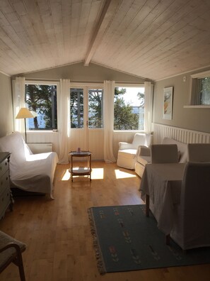 Deluxe Cottage, 1 Bedroom, Ocean View, Oceanfront | Living room - Idöborgs Stuguthyrning (Namdo)