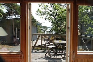 Ferienhütte, Terrasse, eingeschränkter Meerblick | Terrasse/Patio