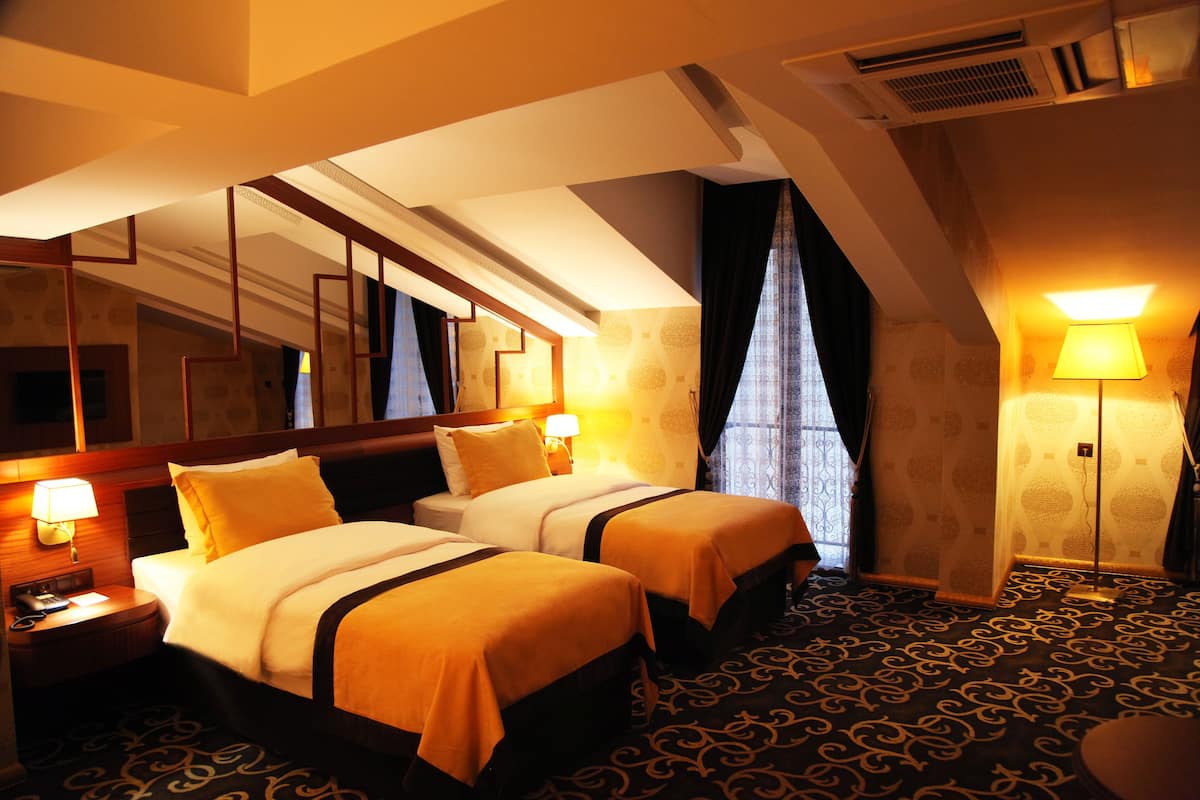 standard double room | 1 bedroom, premium bedding, minibar, in-room safe