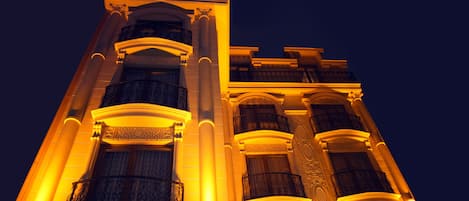 Vista frontal de la propiedad