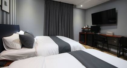 Brown Dot Hotel Jinhae